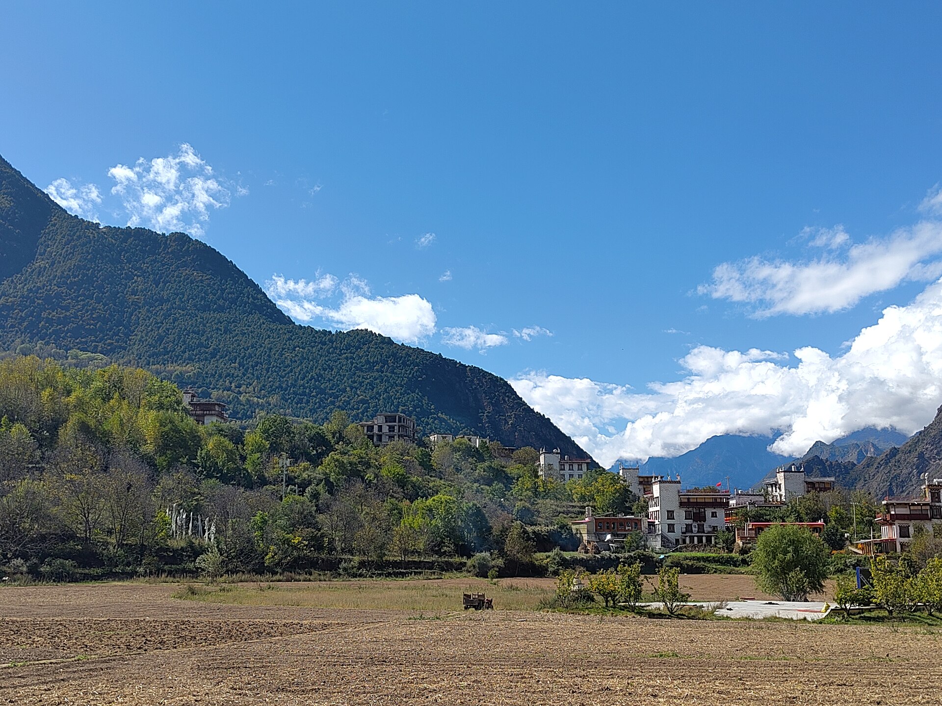Zhonglu Tibetan village, Danba