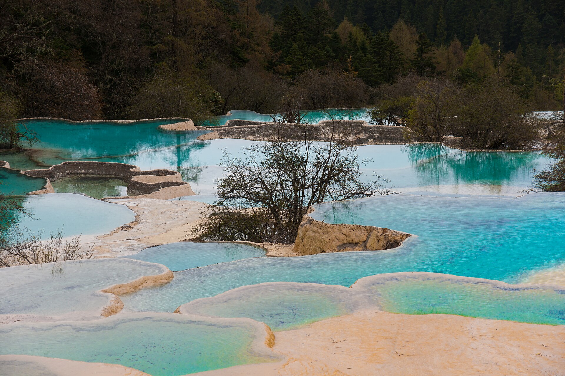 Huanglong travertine pools